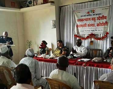 Dr. Ladgaonkar delivers his thoughts to Senior citizens