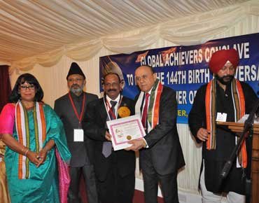 Dr. Ladgaonkar Receives Mahatma Gandhi Sanmaan at House of Lords, London.