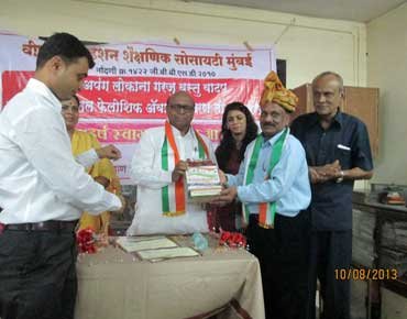 Dr. Ladgaonkar Receives Award in Mumbai